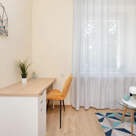 Bright & Comfy Komandorska By Renters