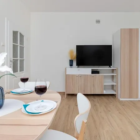 Διαμέρισμα Bright & Comfy Komandorska By Renters