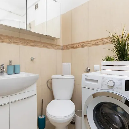 Bright & Comfy Komandorska By Renters Διαμέρισμα